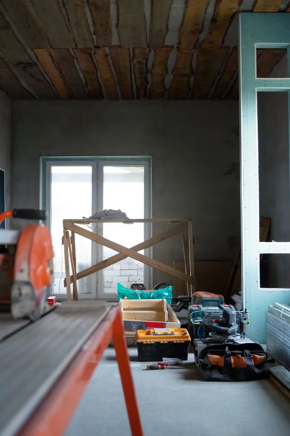 Rifacimento pavimenti e finiture in appartamento a Roma