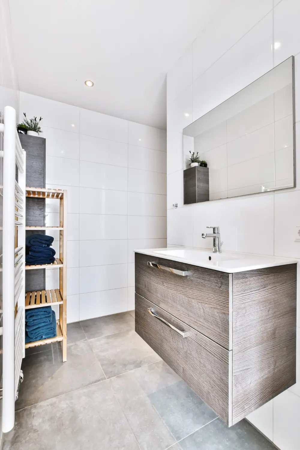 Rifacimento bagno completo a Roma con pavimenti e rivestimenti nuovi